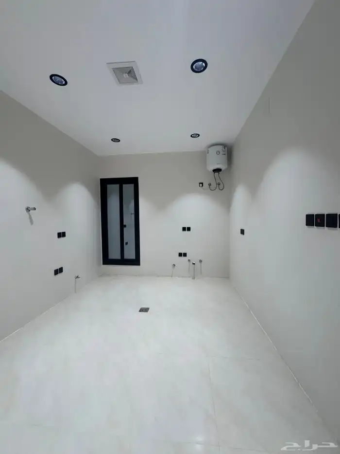 للبيع شقه دور ثانى مع ملحق وسطح مصعد جاهز حى الحسام 10