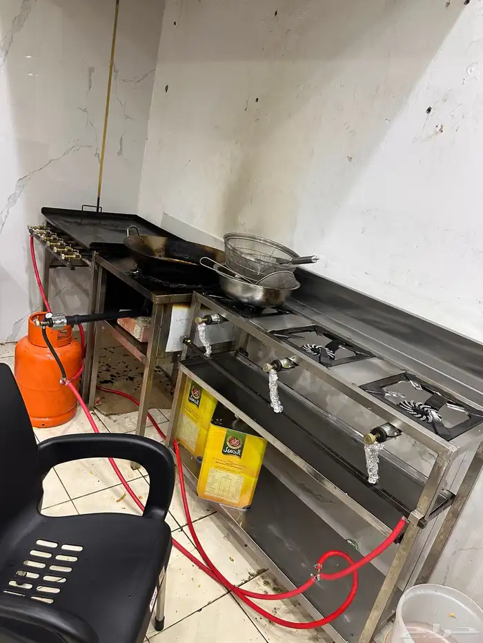 بوفية للتقبيل أو البيع بكامل معداتها 3