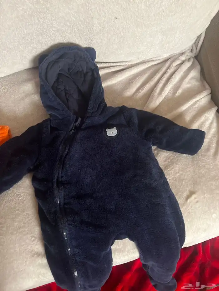 للبيع 3 بربطوزات مستعمله العمر9 12m 2