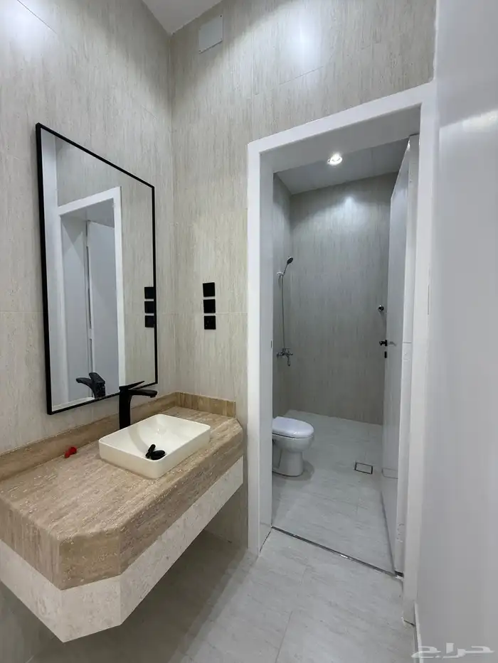 للبيع ارواف علويه وشقق ارضيه تشطيب فندقي ف احد رفيده 12