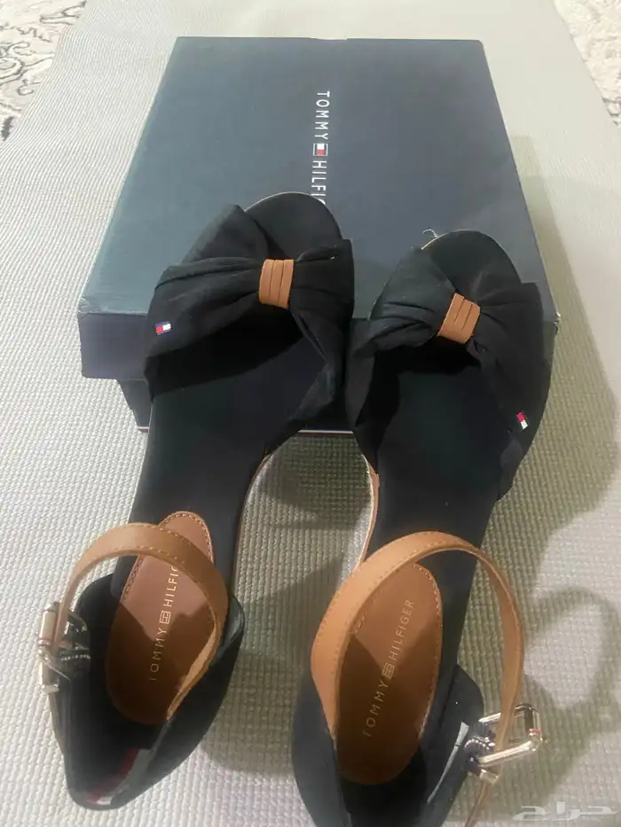 مقاس 39 للبيع بكرتونه لعدم مناسبة المقاس 0