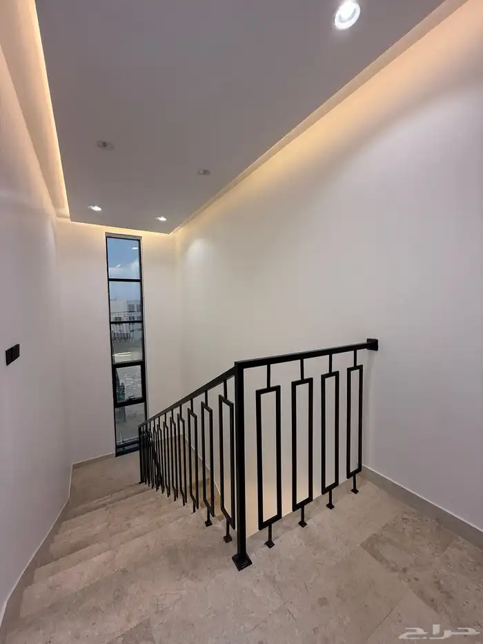 للبيع ارواف علويه وشقق ارضيه تشطيب فندقي ف احد رفيده 46