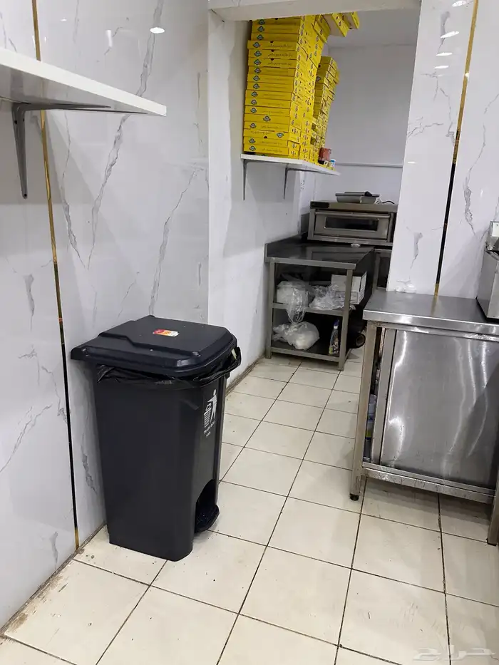 بوفية للتقبيل أو البيع بكامل معداتها 5