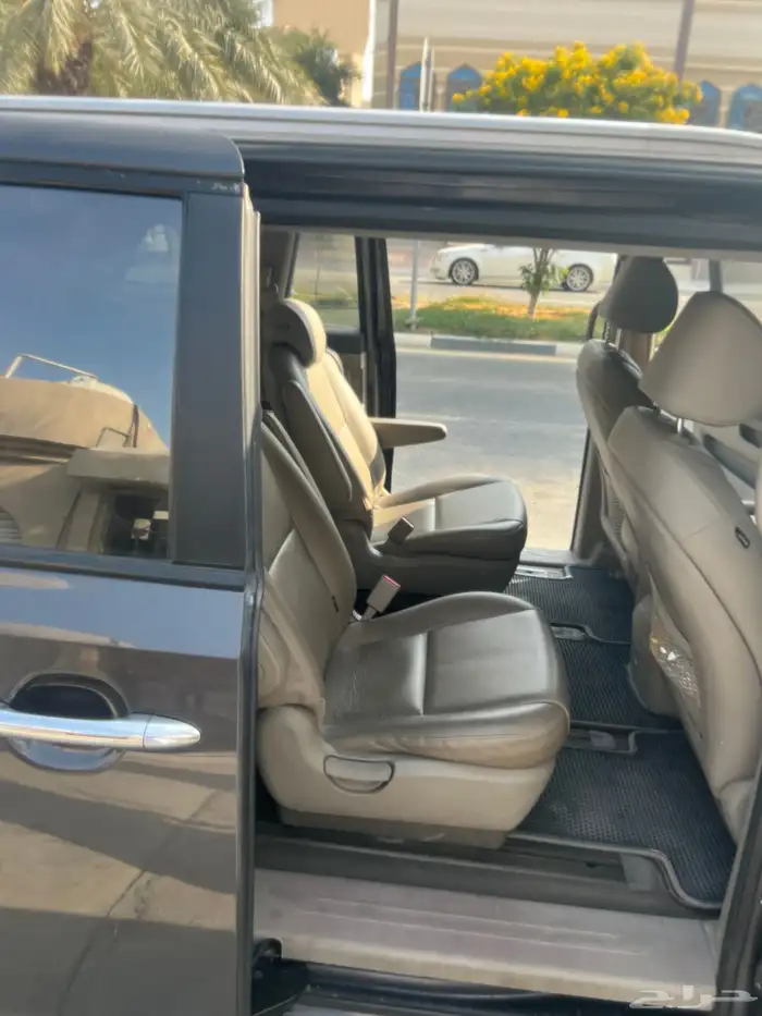 سياره للبيع كيا كرنفال ديزل 4