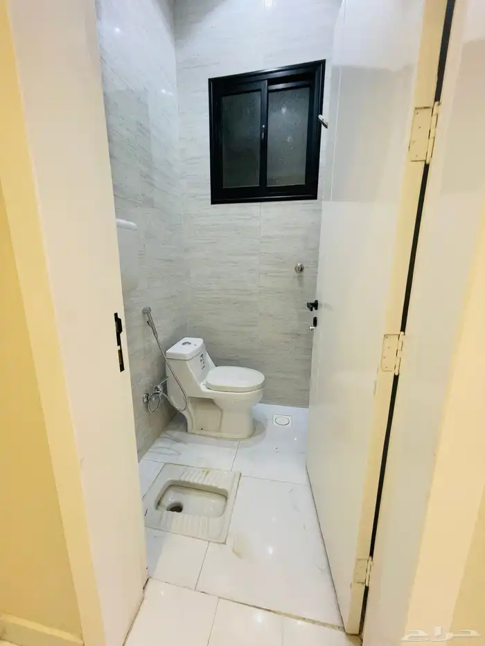 للبيع ادوار ارضي بحوش مدخل سيارة من 550 الف شمال الخميس 7