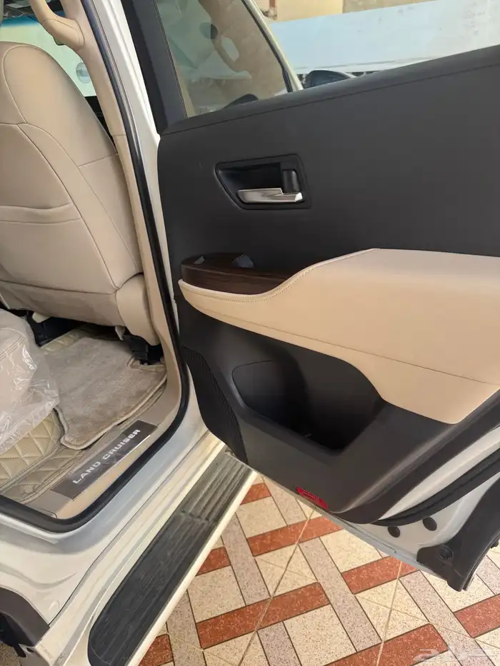 جيب لاندكروزر مديل 2024 الفئه رقم 4 8