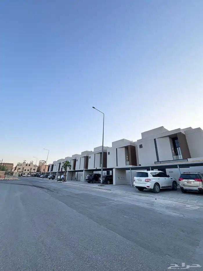 للبيع شقة بتصميم فاخر   مسبح   مصعد   موقف خاص 8