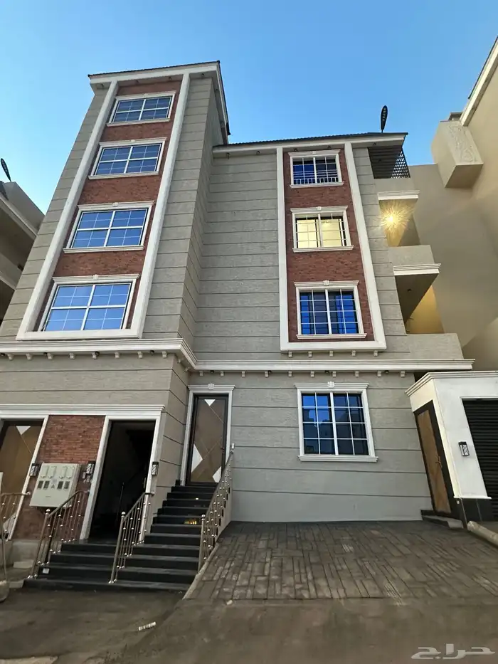 للبيع شقه علويه بموقع مميز قريب من مطار ابها 1