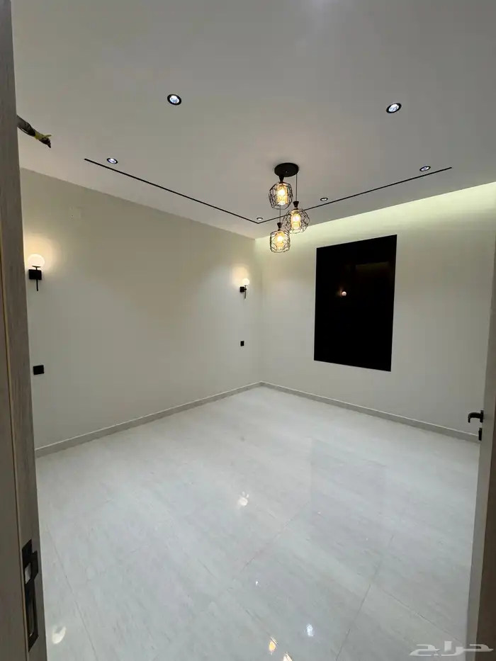 للبيع بأحد رفيده دور تمليك أرضي 6 غرف بمدخل سياره تشطيب vip 20