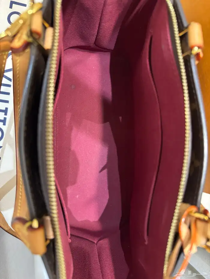 للبيع شنطة ماركة LV شبه جديده 3