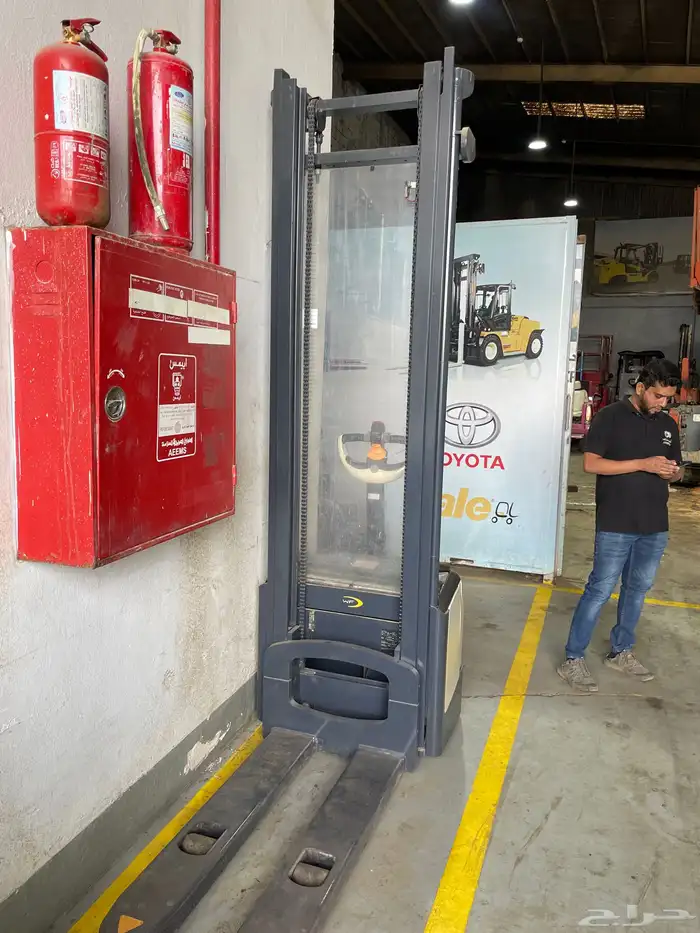 رافعه استكر كراون المانيه للبيع 1