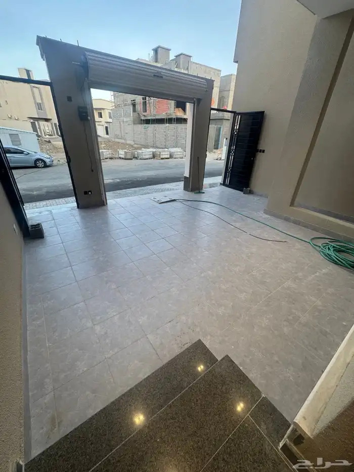 للبيع شقق تمليك أرضي 6غرف بمدخل سياره قرب كوبري باحص 2