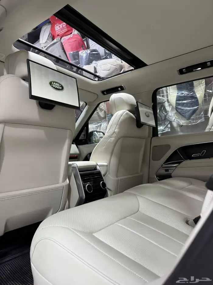 شاشات مراتب خلفية رنج روفر 2024 إلى 2025 نفس شكل الوكا 19