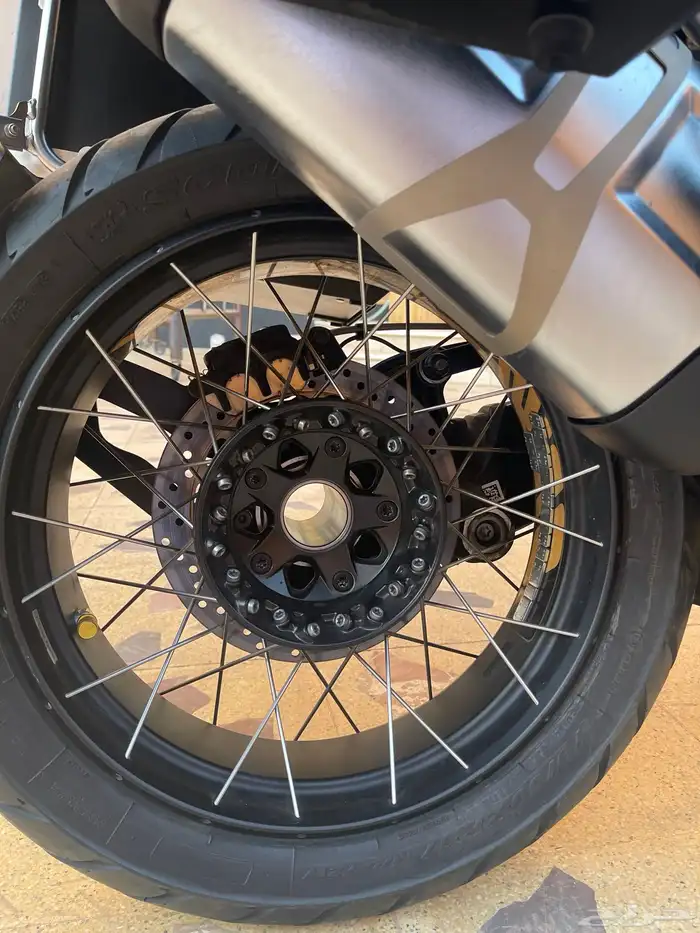 ادفنشر bmw 1250 R 2021 اصدار 40 عام لوحة مميزة 36