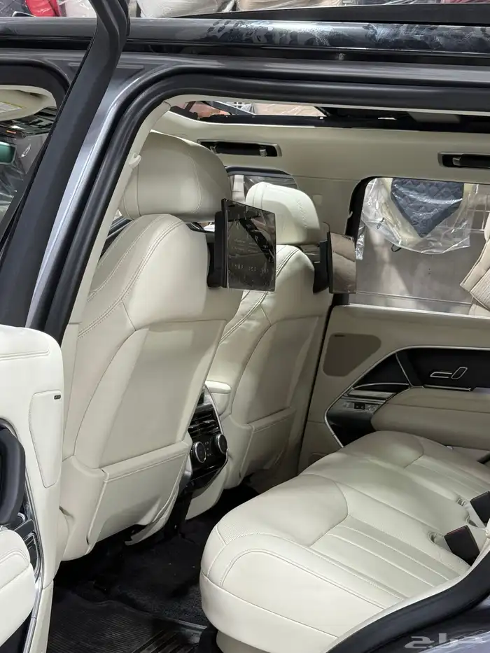 شاشات مراتب خلفية رنج روفر 2024 إلى 2025 نفس شكل الوكا 3