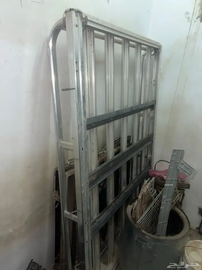 قطع لاند كروزر وقطع بعضها حديد والمنيوم البيع سريع 3