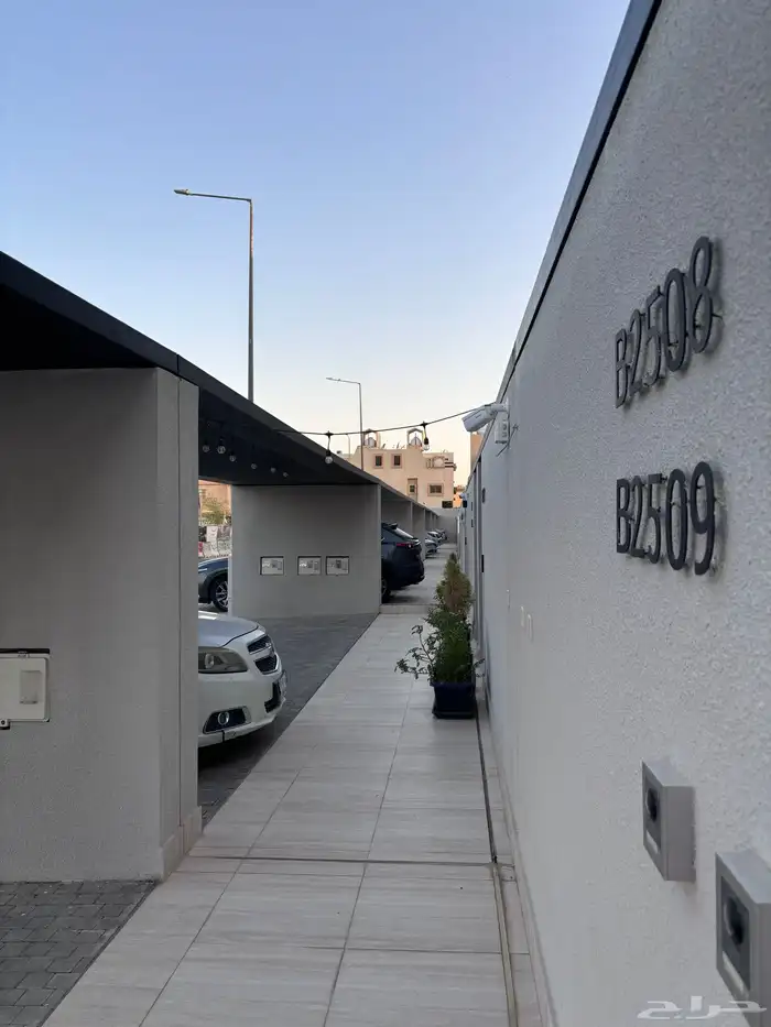 للبيع شقة بتصميم فاخر   مسبح   مصعد   موقف خاص 3