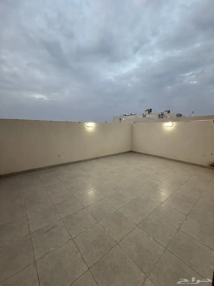 للبيع ارواف علويه وشقق ارضيه ببايكة سيارة ف شمال الخميس 48