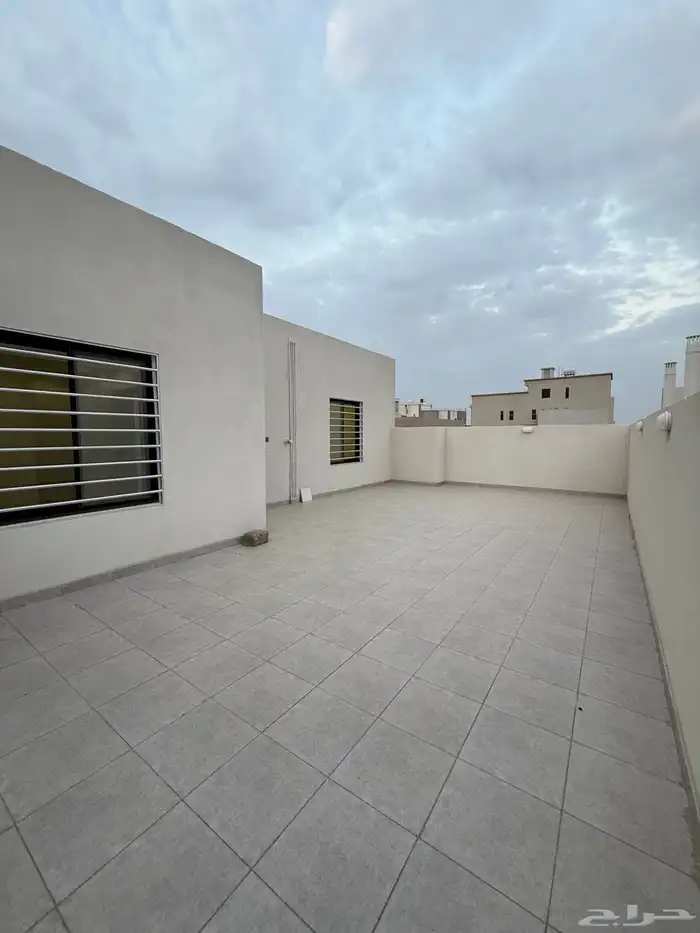 للبيع ارواف علويه وشقق ارضيه ببايكة سيارة ف شمال الخميس 47