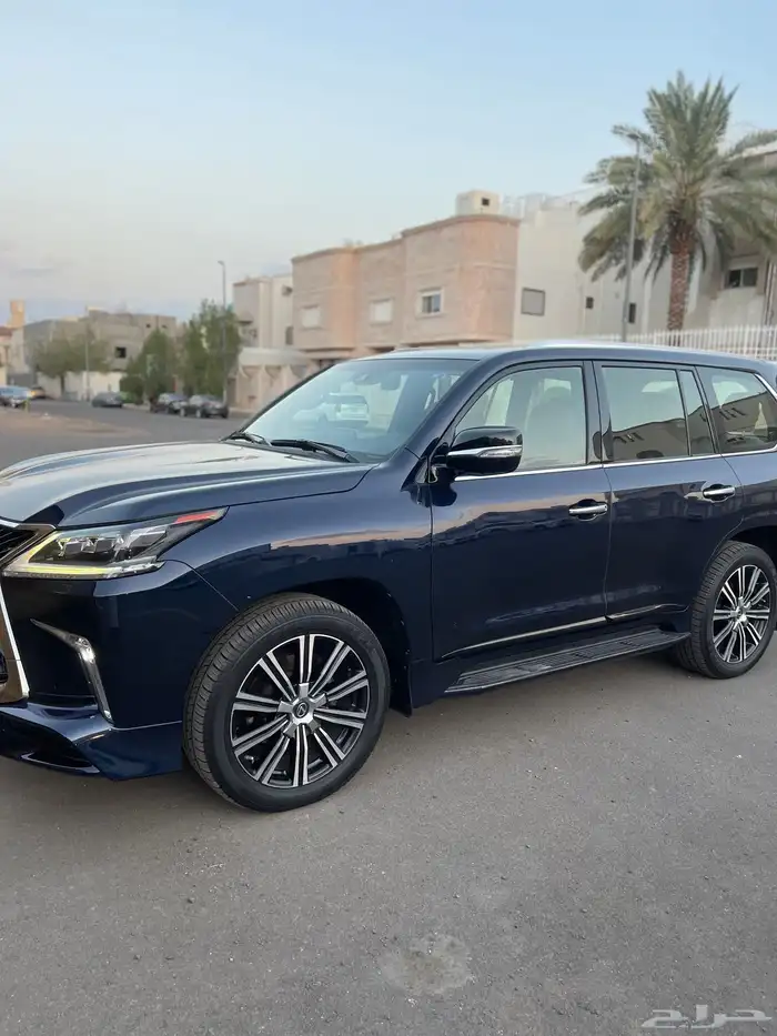 للبيع لكزس LX570S سعودي بودي بلد 9