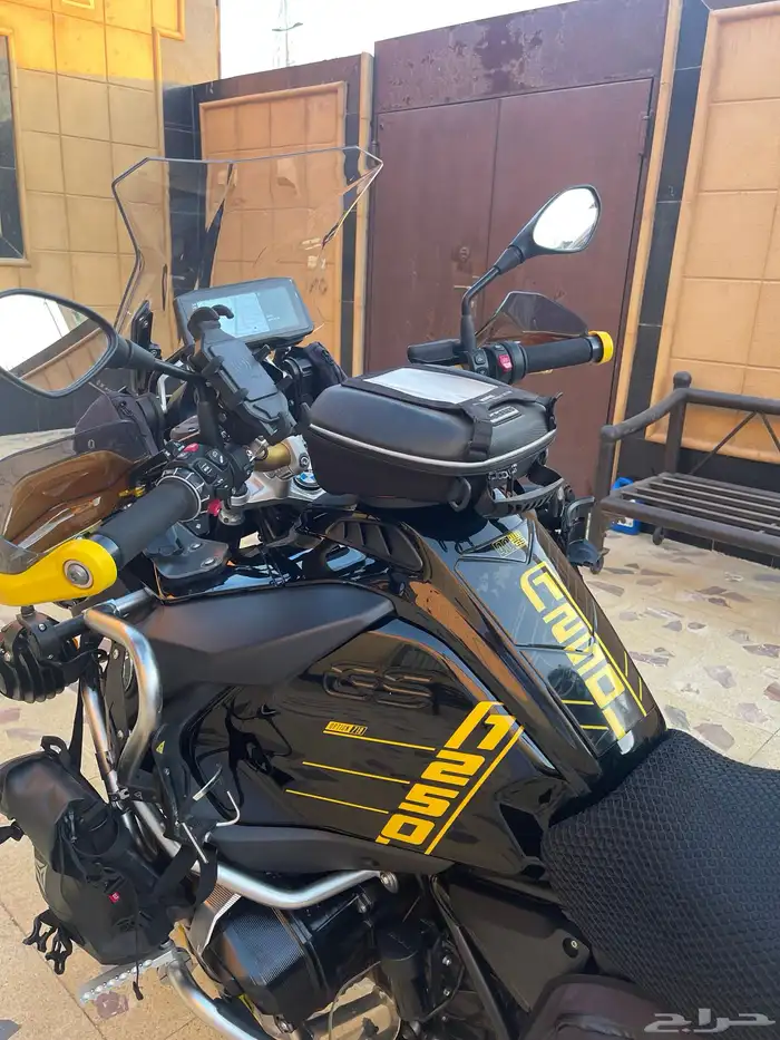 ادفنشر bmw 1250 R 2021 اصدار 40 عام لوحة مميزة 7