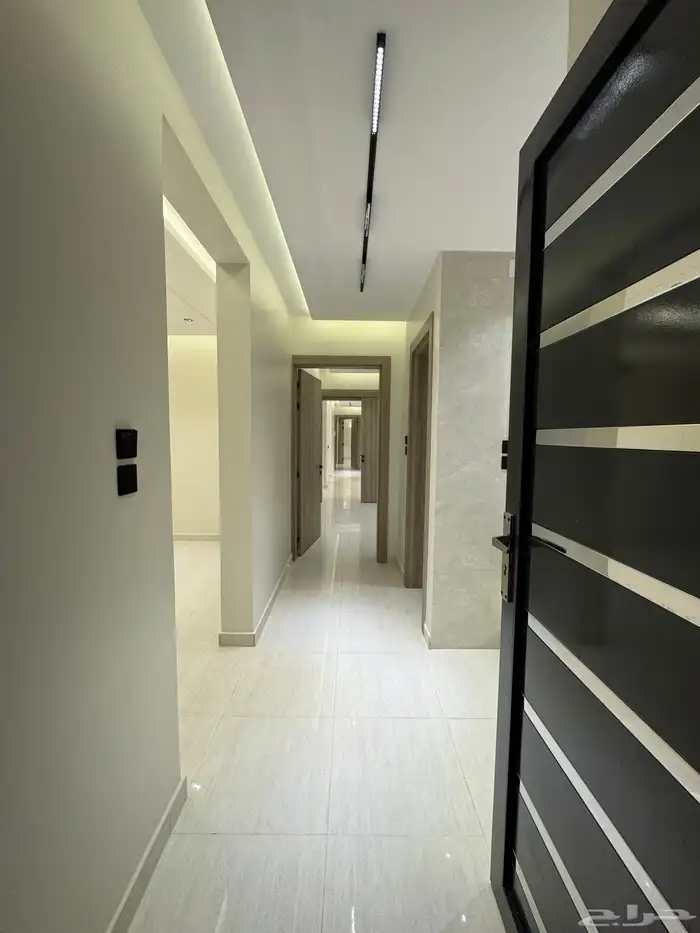 للبيع بأحد رفيده دور تمليك أرضي 6 غرف بمدخل سياره تشطيب vip 4