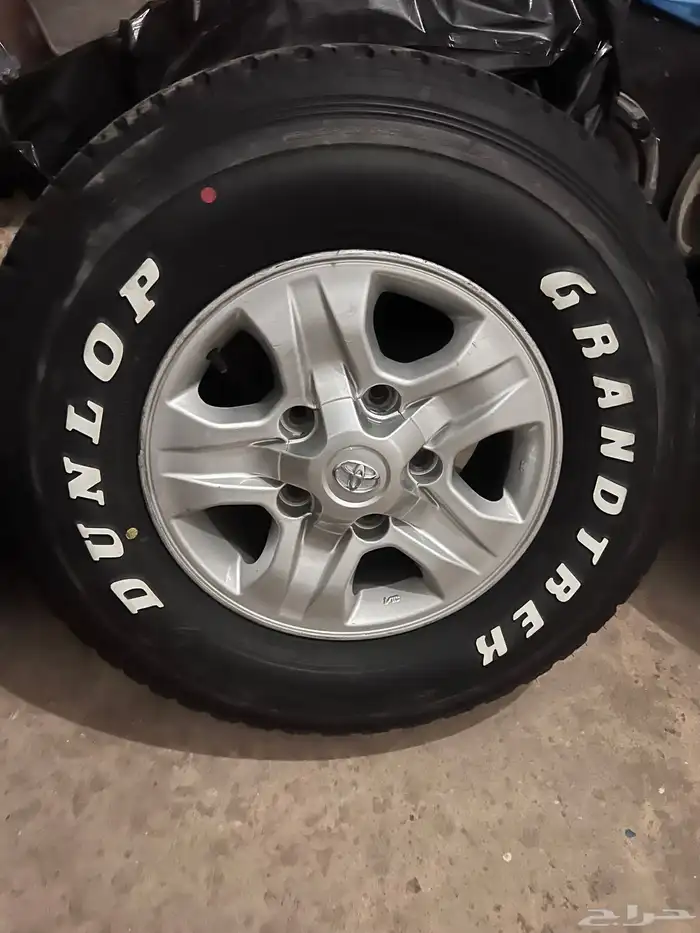 للبيع جنوط لاندكروزر وكفرات دنلوب 1