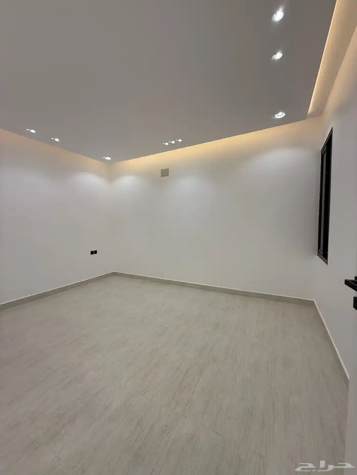 للبيع ارواف علويه وشقق ارضيه تشطيب فندقي ف احد رفيده 39