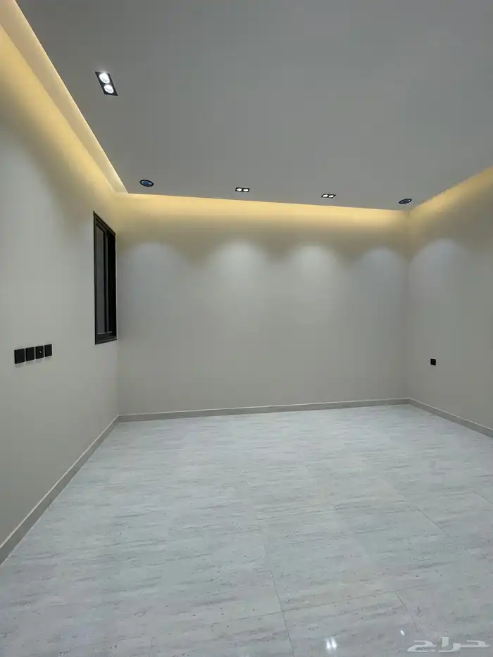 للبيع فيلا روف دور ثانى مع ملحق بدرج خارجى قرب نادى ضمك 17