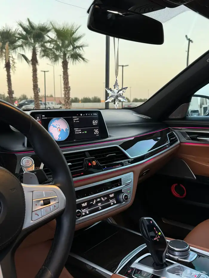 بي ام دبليو مديل 2021 730 9