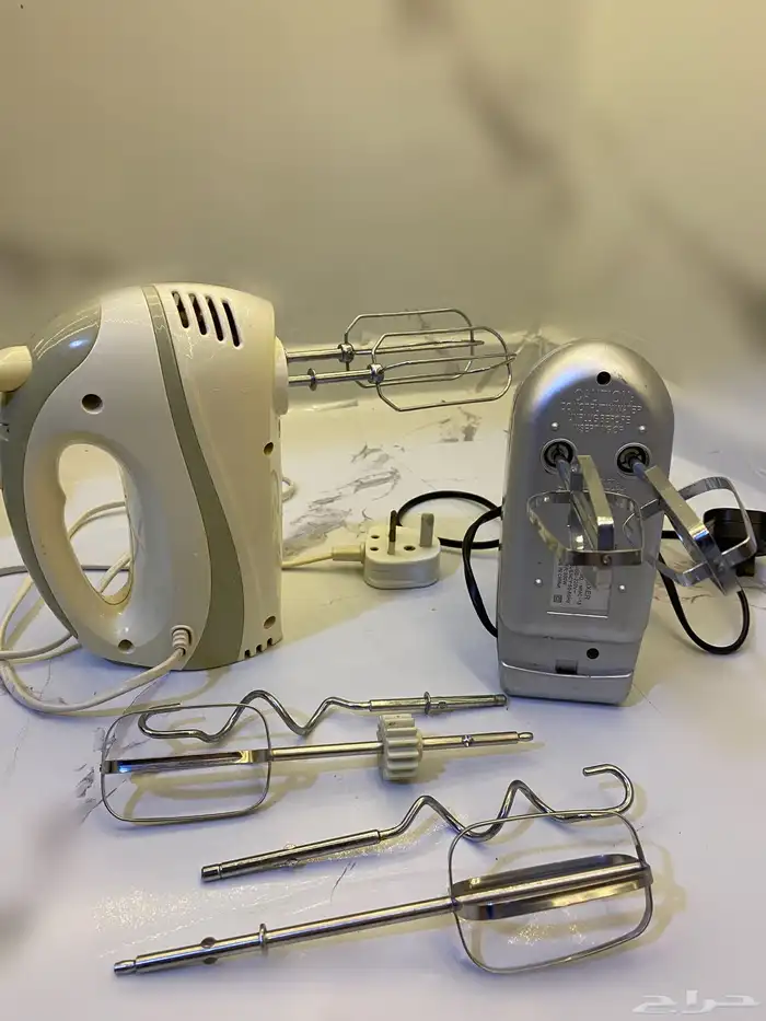 معي 2 مضرب خلاط يدوي كهربائي شغالات ومستعملات.. للبيع ب30 0