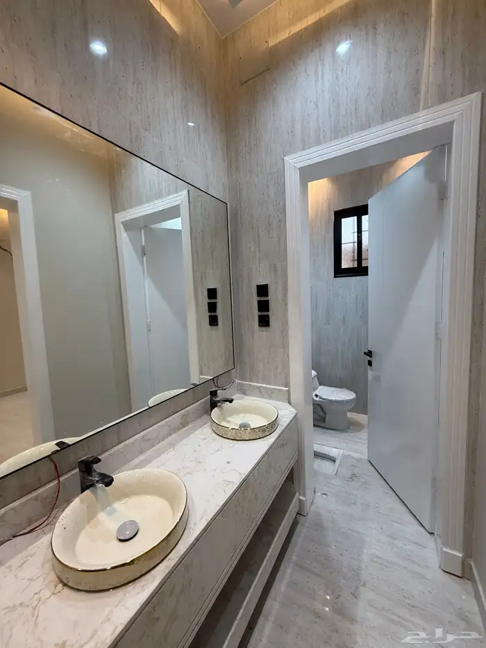 للبيع شقق علويه وارضيه بسعر صيدة بدرة الموسي ع برحه مسجد 22