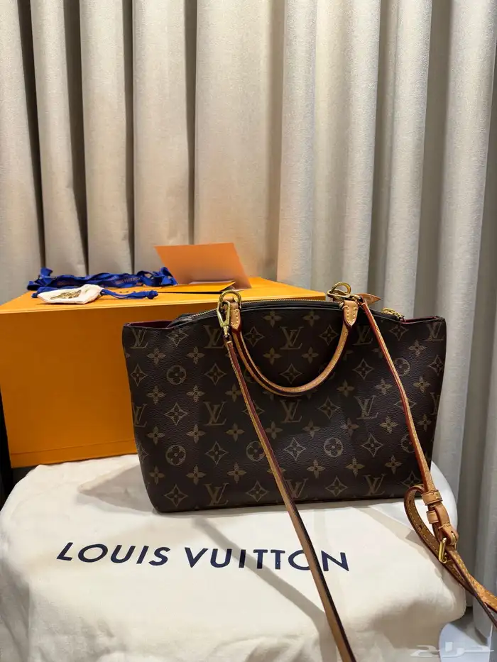 للبيع شنطة ماركة LV شبه جديده 1