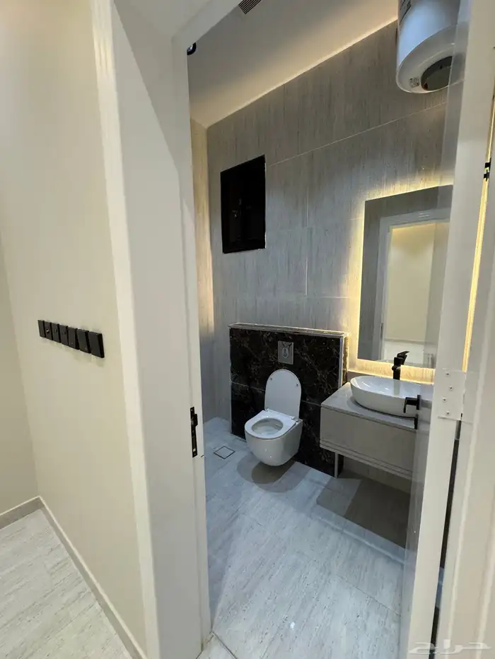 للبيع شقق تمليك أرضي 6غرف بمدخل سياره قرب كوبري باحص 17