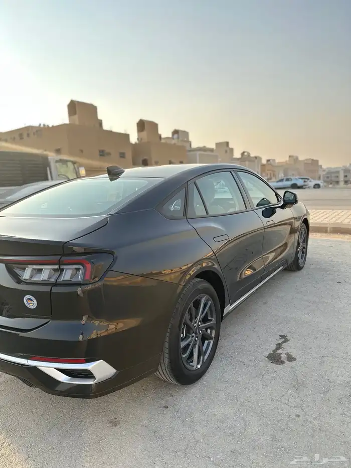 تورس 2025 امبيانتي لون اسود 1