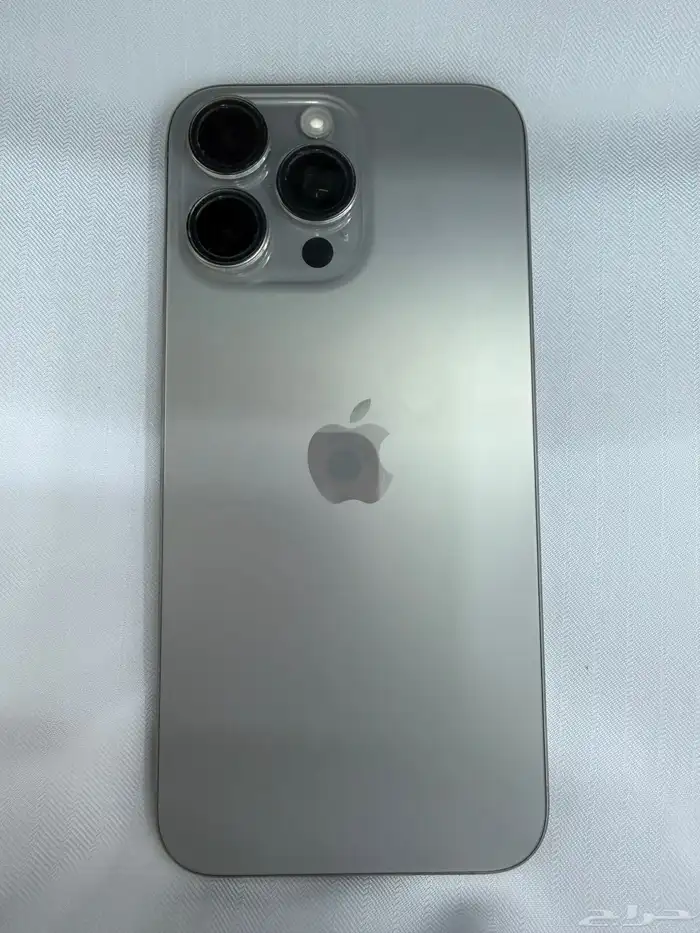 ايفون 15 برو ماكس 256 سلفر نظيف باغراضه وكرتونه 2