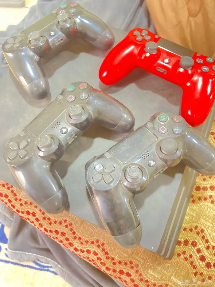 سوني 4 برو و شاشه 2