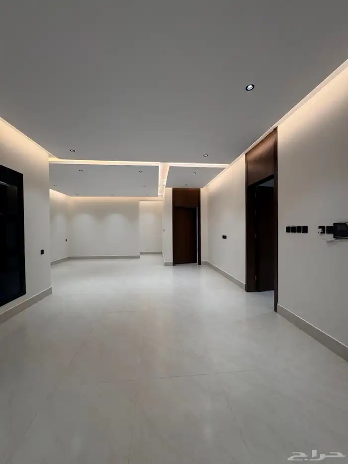 للبيع شقه دور ثانى مع ملحق وسطح مصعد جاهز حى الحسام 13