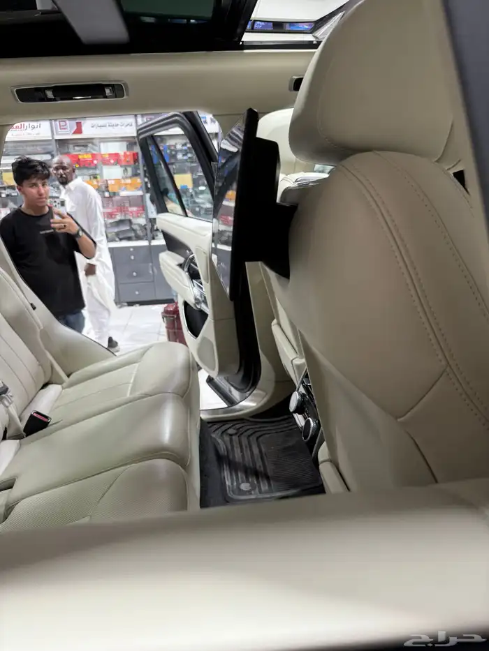 شاشات مراتب خلفية رنج روفر 2024 إلى 2025 نفس شكل الوكا 22