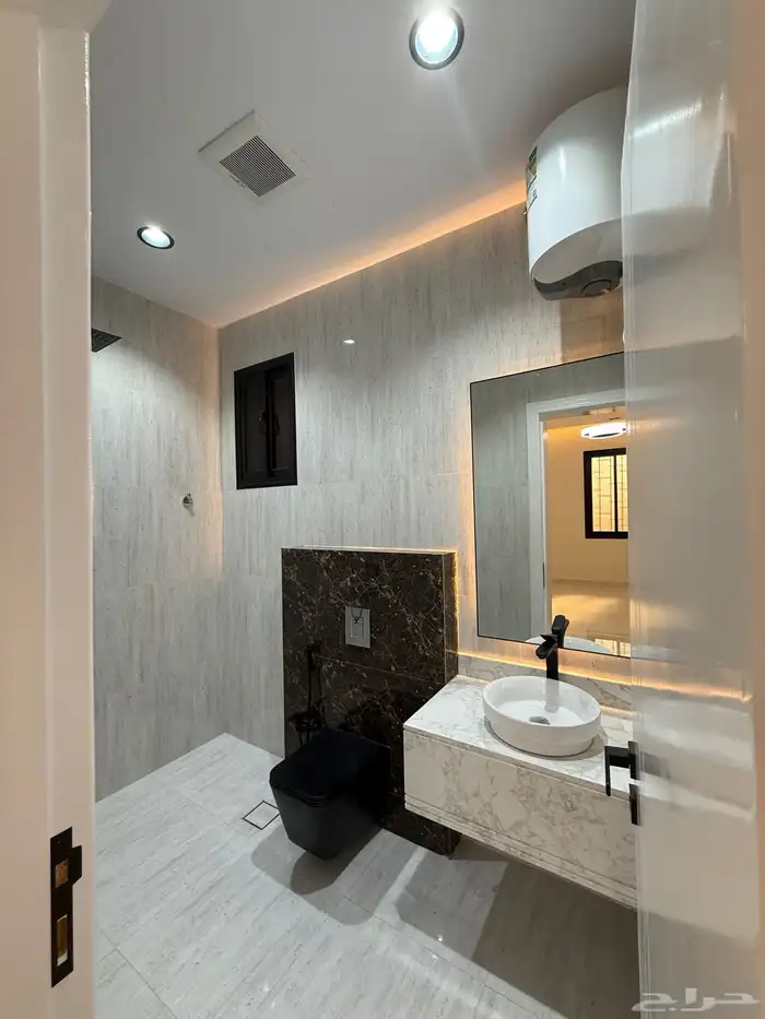 للبيع ادوار تمليك علويه بمساحات كبيره شرق الخميس حى الراقي 20