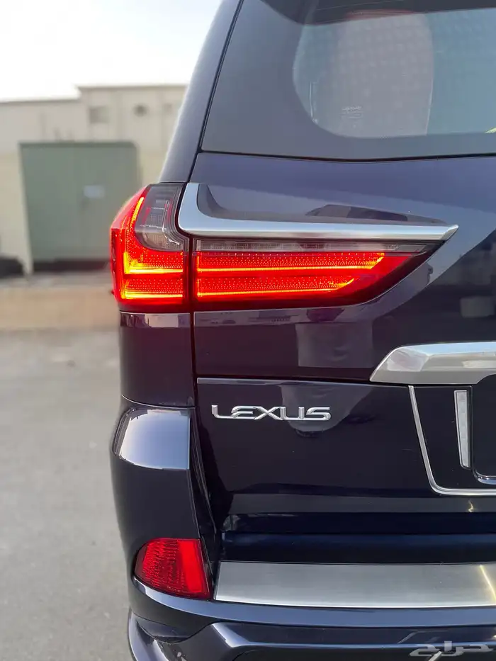 للبيع لكزس LX570S سعودي بودي بلد 12