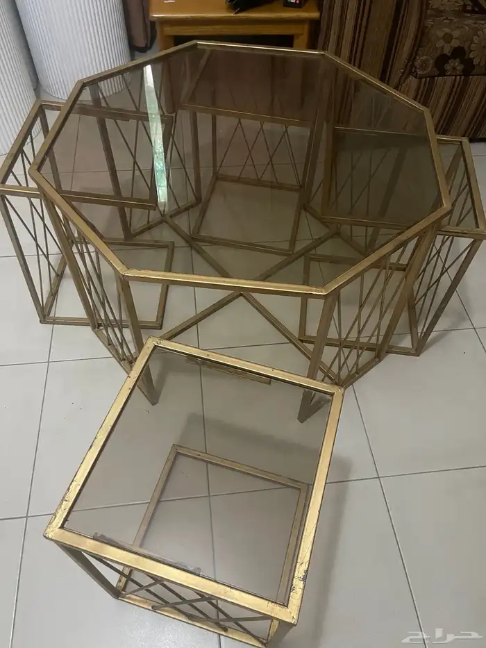 طاولات للبيع بالجبيل الصناعية 1