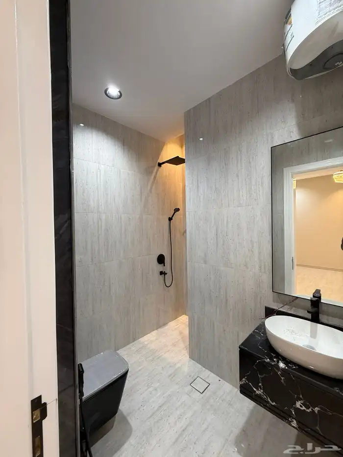 للبيع شقق علويه وارضيه بسعر صيدة بدرة الموسي ع برحه مسجد 19