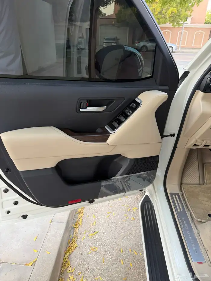 للبيع لاندكروزر جي اكس او 6