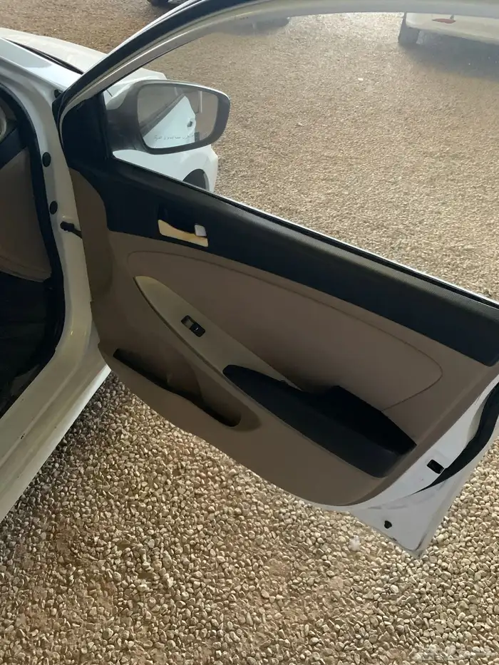 للبيع هيونداي اكسنت 2016 26