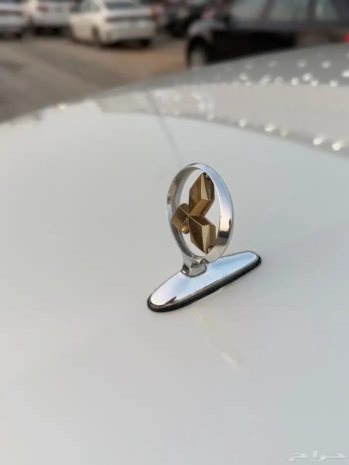 ميستوبيشي باجيرو 2020-فل كامل علامات ذهبيه عداد 35 الف فقط 11