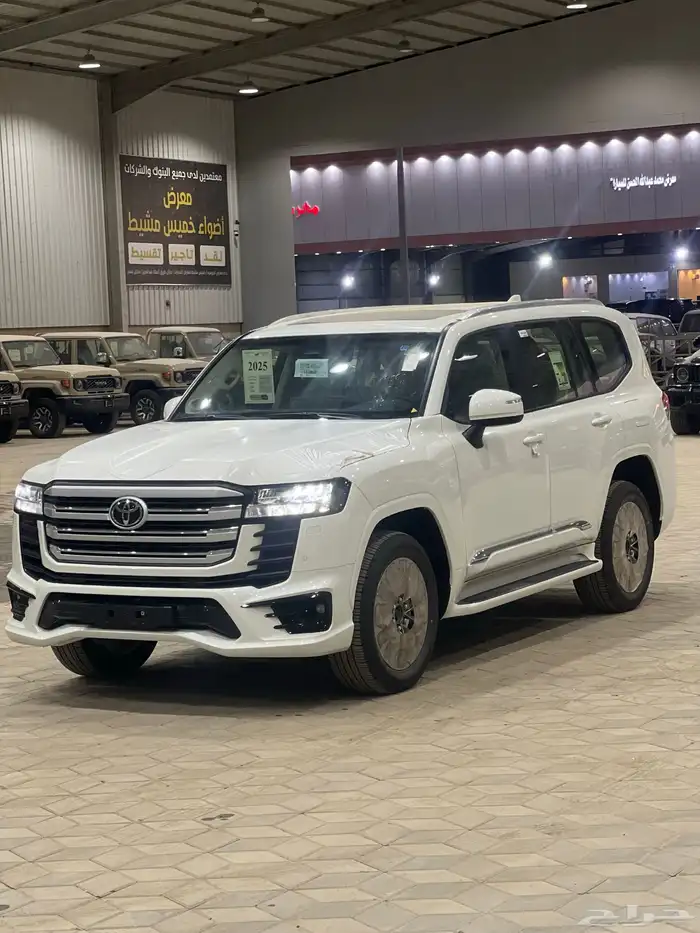 تويوتا لاندكروزر GXR-S 2025 1