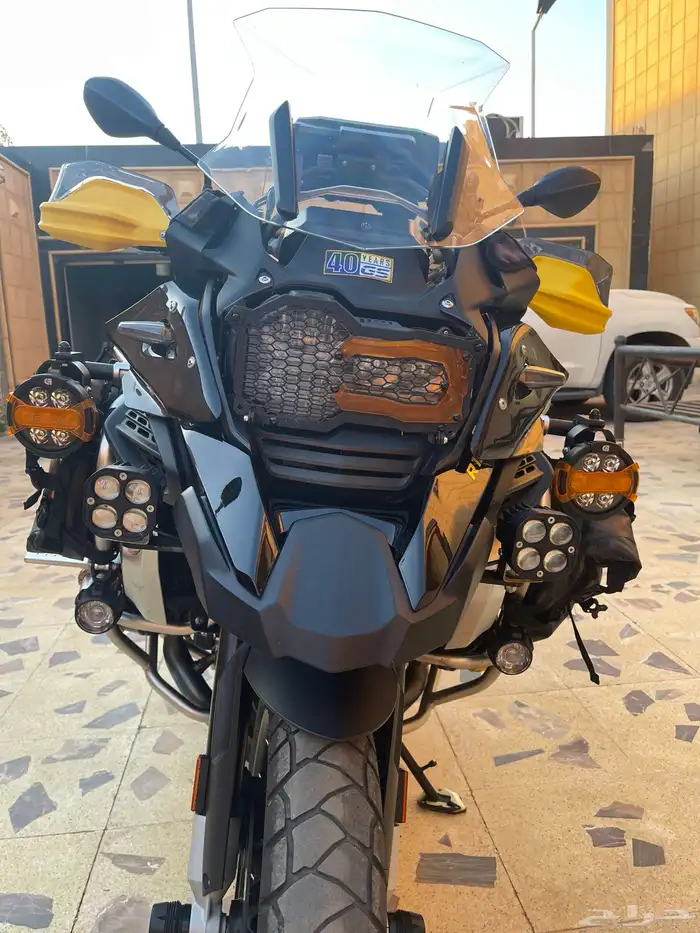 ادفنشر bmw 1250 R 2021 اصدار 40 عام لوحة مميزة 29