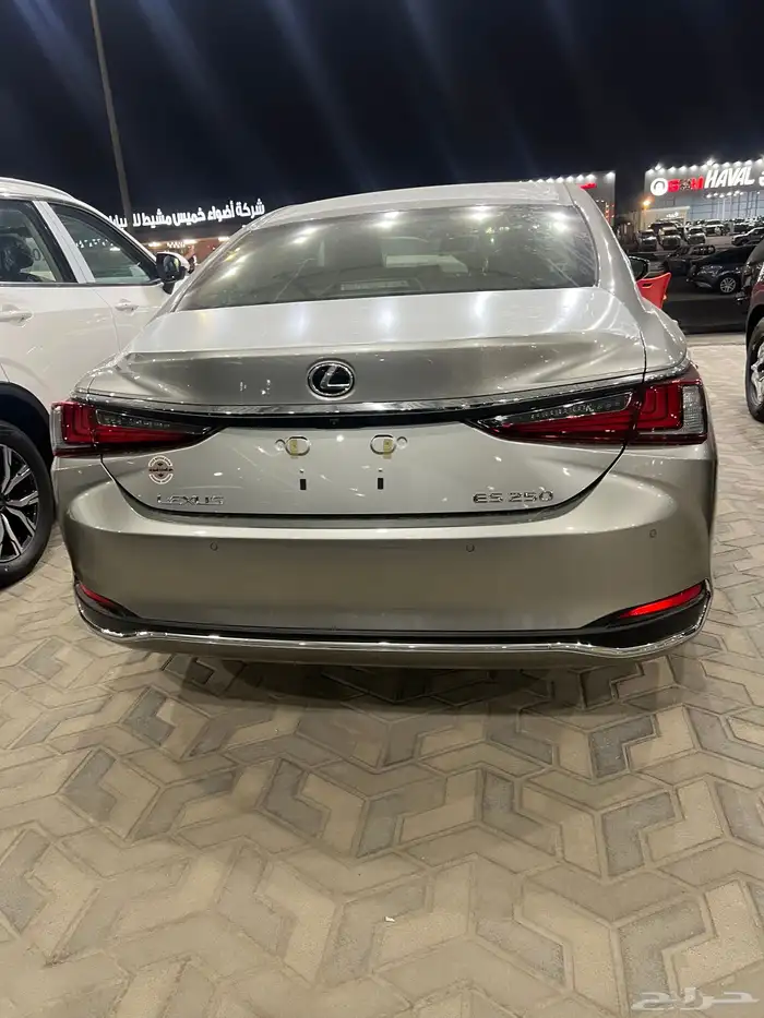 لكزس ES 250 بنزين 2025 9