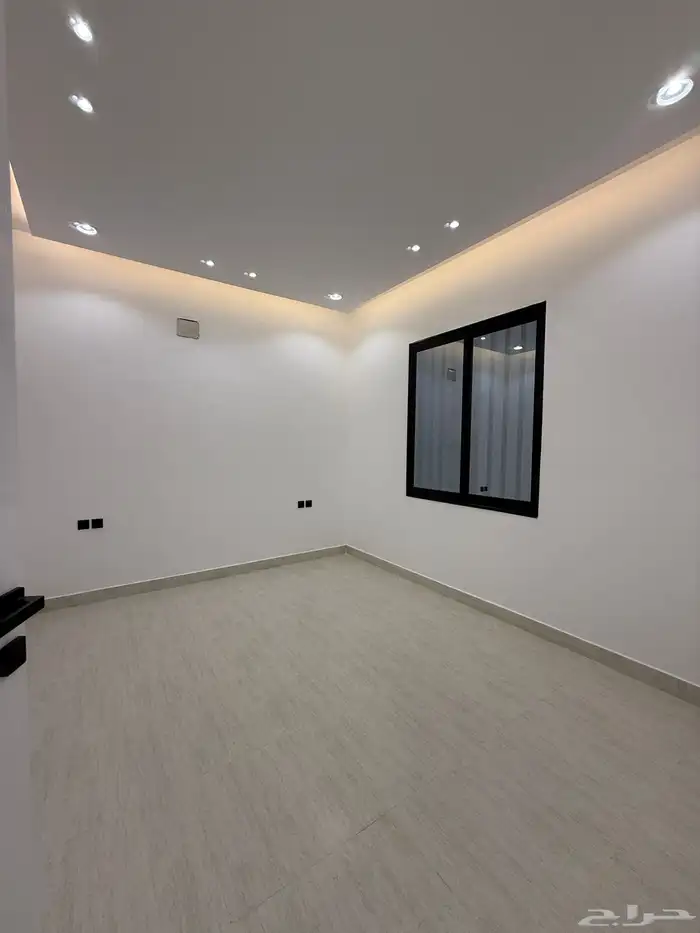 للبيع ارواف علويه وشقق ارضيه تشطيب فندقي ف احد رفيده 31